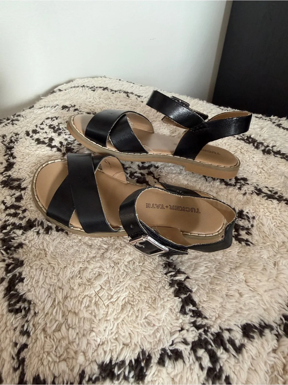 Tucker + Tate Girls Black Criss Cross Ankle Strap Sandals 9 summer shoes neutral